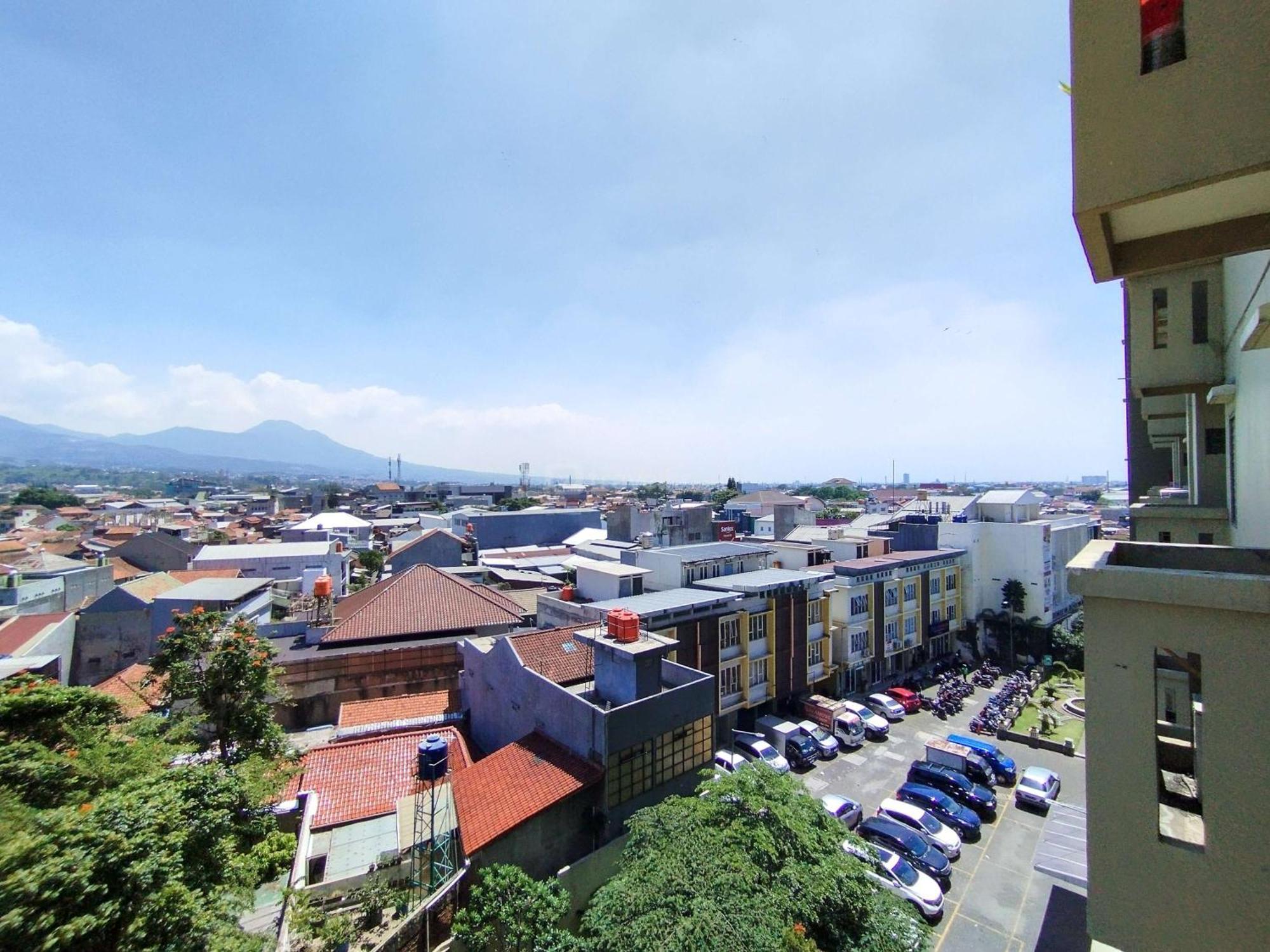 Simply 2br At Gateway Ahmad Yani Cicadas By Travelio Bandung